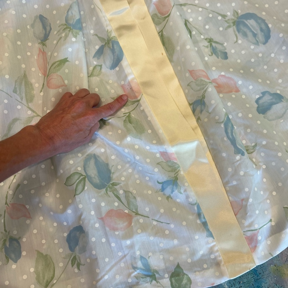 Vintage Pastel Floral and Polka Dot Robe - Picture 10 of 13